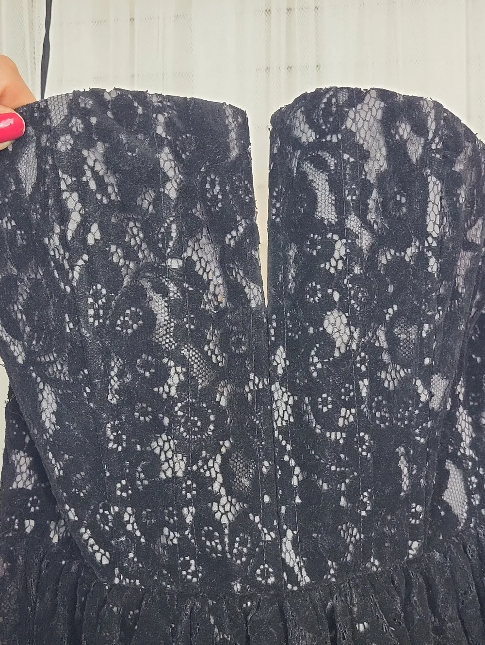 ALICE + OLIVIA Sleeveless Lace bustier Long Black evening gown. Size 0